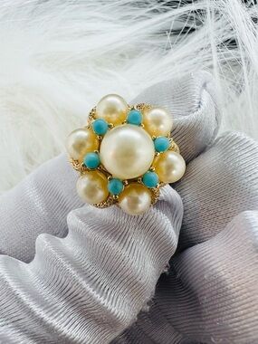 Avon 1972 Victorian Cocktail Ring Faux Pearl Turquoise Cluster Sz 4 Adjustable